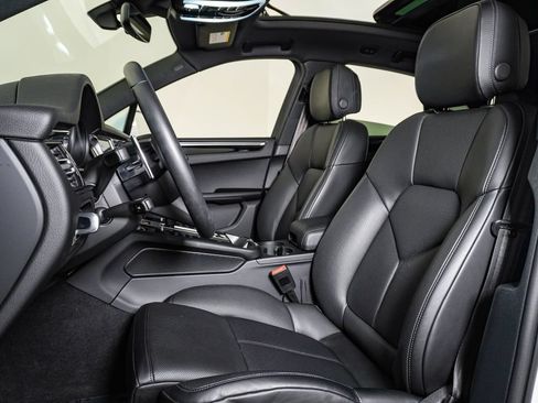 Certified 2026 Porsche Macan AWD/4WD image 5