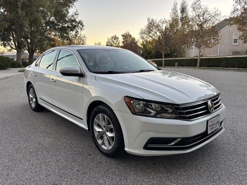 Used 2017 Volkswagen Passat 1.8T S image 8