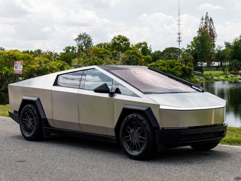 Used 2025 Tesla Cybertruck AWD Crew Cab image 1