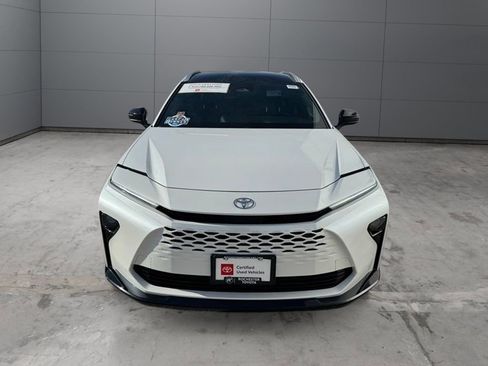 Certified 2025 Toyota Crown Signia AWD/4WD image 37