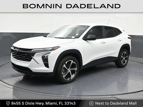 Used 2024 Chevrolet Trax RS w/ Driver Confidence Package FWD image 1