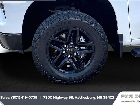 Used 2023 Chevrolet Silverado 1500 LT Trail Boss w/ Protection Package AWD/4WD image 8