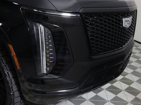 Used 2026 Cadillac Escalade Platinum Sport w/ LPO, ONYX Package AWD/4WD image 46