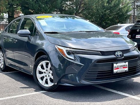 Used 2023 Toyota Corolla LE FWD image 2