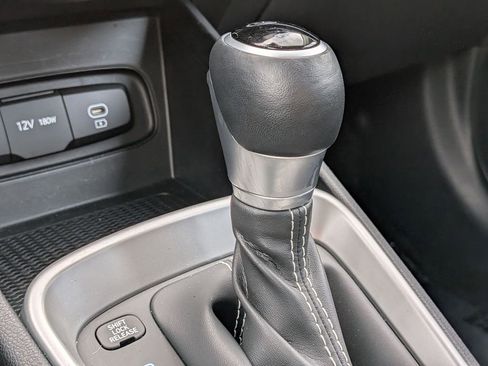 Used 2025 Hyundai Venue SEL FWD image 18