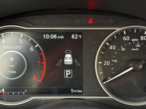 New 2025 Nissan Versa SR w/ Trunk Package image 30