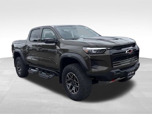 Used 2024 Chevrolet Colorado ZR2 w/ ZR2 Convenience Package III AWD/4WD image 32