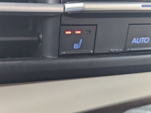 Used 2021 Toyota Sienna XLE image 23