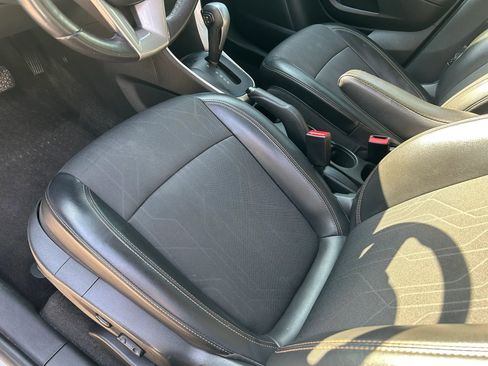 Used 2019 Chevrolet Trax LT w/ LT Convenience Package FWD image 10