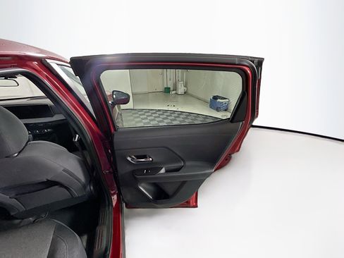 Used 2025 Nissan Kicks SV AWD/4WD image 27