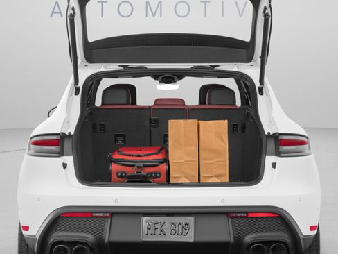 Used 2023 Porsche Macan AWD/4WD image 30