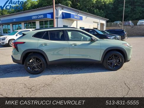 Used 2025 Chevrolet Trax ACTIV w/ Sunroof Package FWD image 6