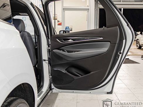 Used 2024 Buick Enclave Premium image 39