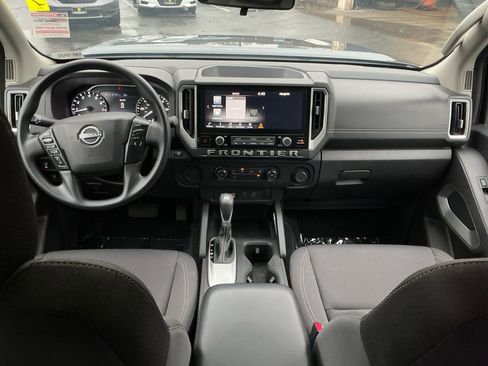 Used 2025 Nissan Frontier SV image 17