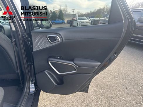 Used 2025 Kia Soul LX w/ LX Technology Package FWD image 40