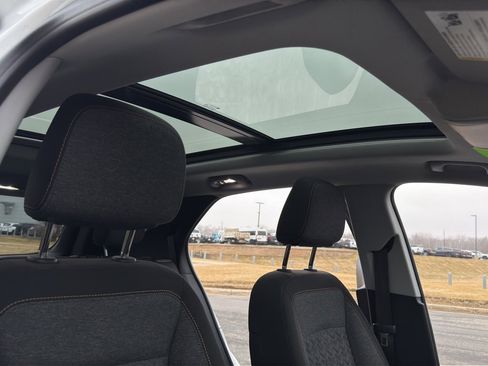 Used 2023 Chevrolet Equinox LT image 29