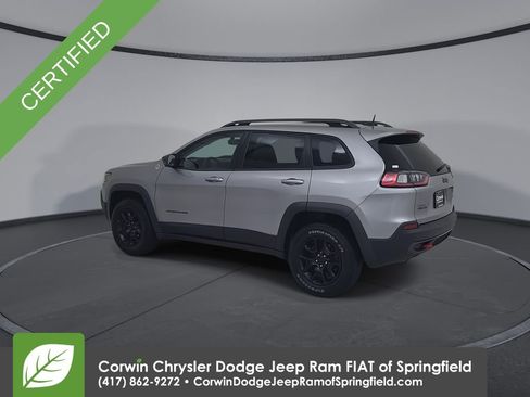 Used 2019 Jeep Cherokee Trailhawk w/ Comfort/Convenience Group image 10