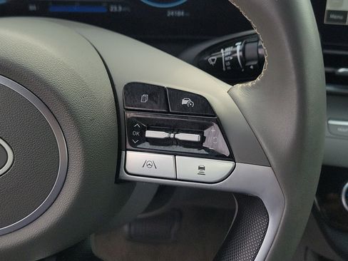 Used 2025 Hyundai Elantra SEL image 29