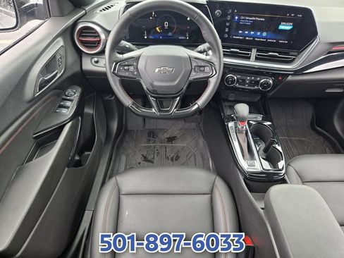 Used 2025 Chevrolet Trax RS w/ Sunroof Package FWD image 13