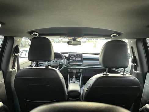 Used 2025 Jeep Compass Trailhawk image 8