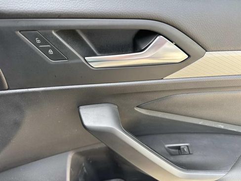 Used 2020 Volkswagen Jetta SE w/ SE Cold Weather Package FWD image 15