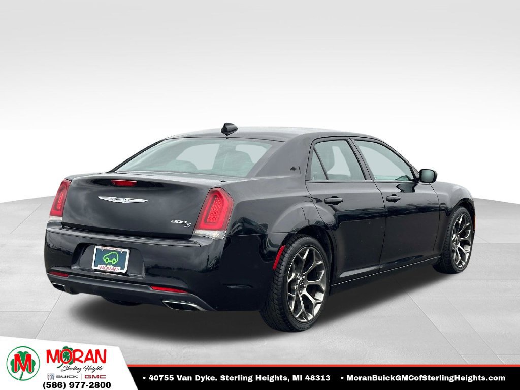 Used 2017 Chrysler 300 S RWD image 4