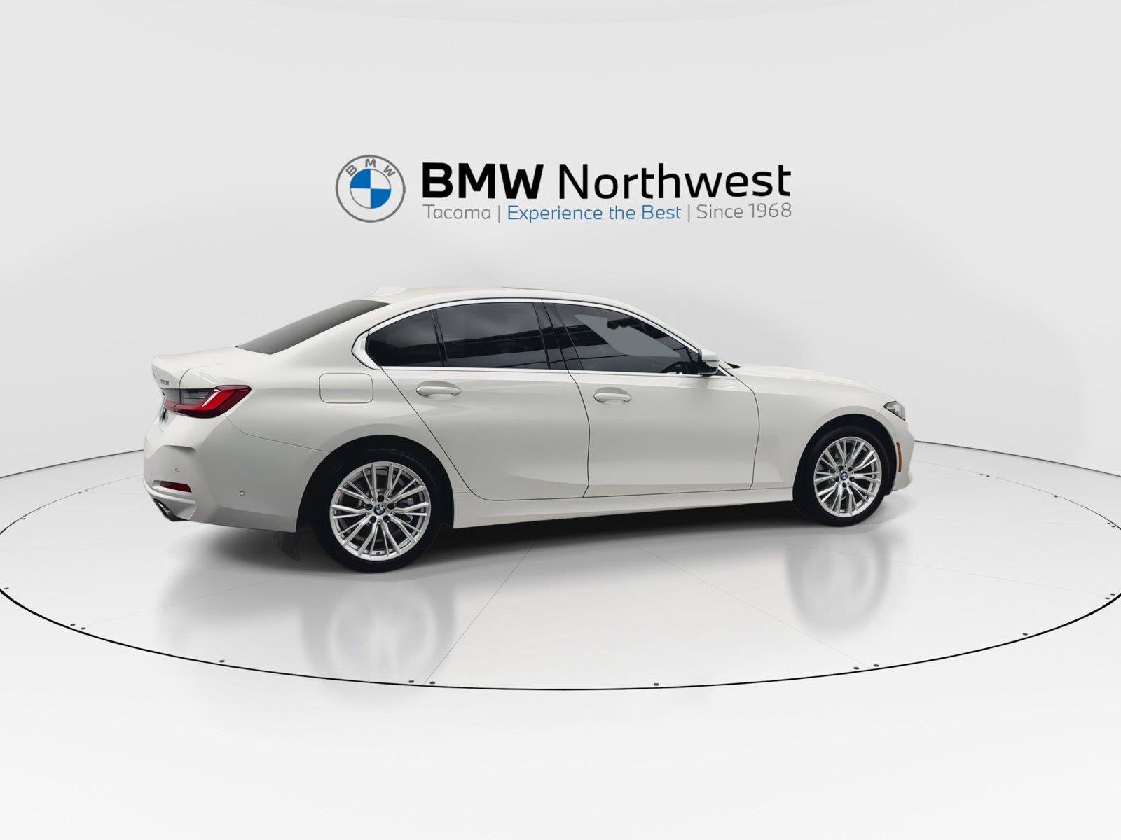 Used 2024 BMW 330i xDrive Sedan w/ Convenience Package AWD/4WD image 4