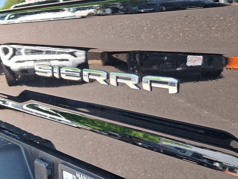 Used 2025 GMC Sierra 2500 AT4 w/ AT4 Preferred Package AWD/4WD image 35