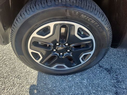 Used 2017 Jeep Renegade Trailhawk image 25