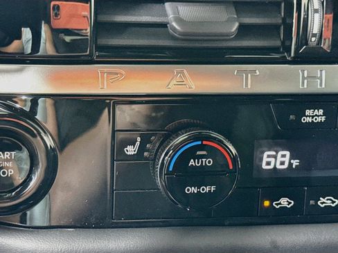 Used 2026 Nissan Pathfinder SL FWD image 13