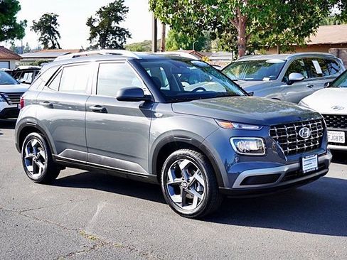 Certified 2026 Hyundai Venue SEL image 6