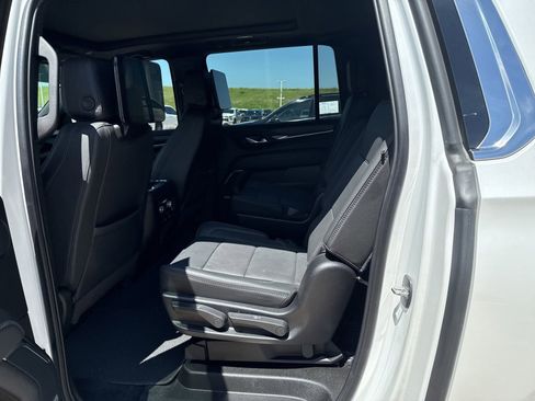 Used 2024 GMC Yukon XL Denali w/ Denali Reserve Package AWD/4WD image 10