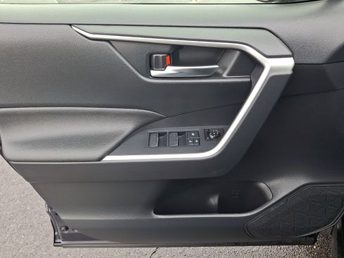 Used 2023 Toyota RAV4 XLE w/ Convenience Package image 12