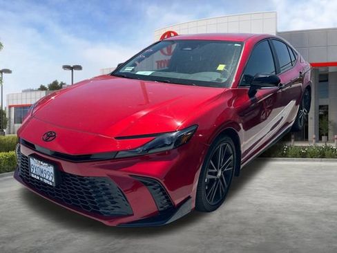 Used 2026 Toyota Camry Hybrid FWD image 3