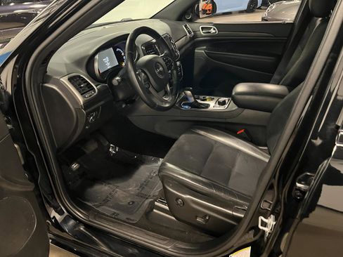 Used 2022 Jeep Grand Cherokee Laredo X image 10