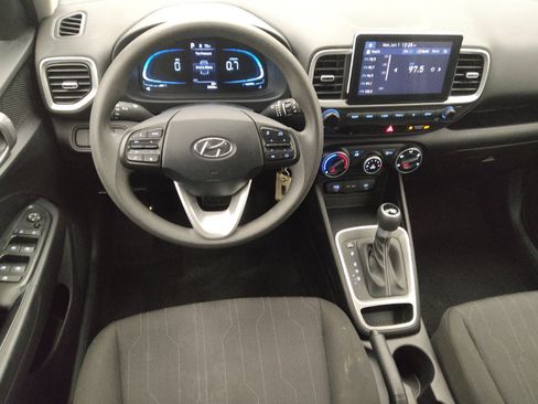 Used 2023 Hyundai Venue SE FWD image 22