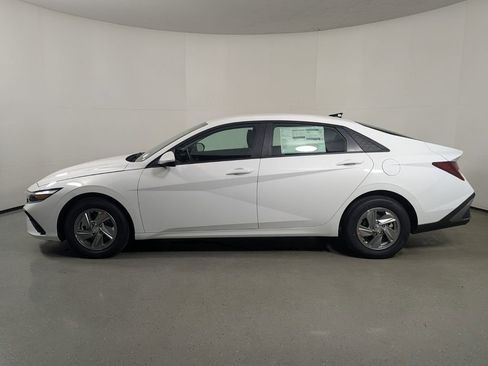 New 2026 Hyundai Elantra SE image 4