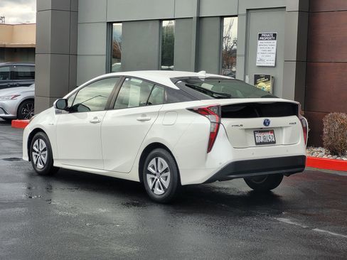 Used 2017 Toyota Prius Two image 6