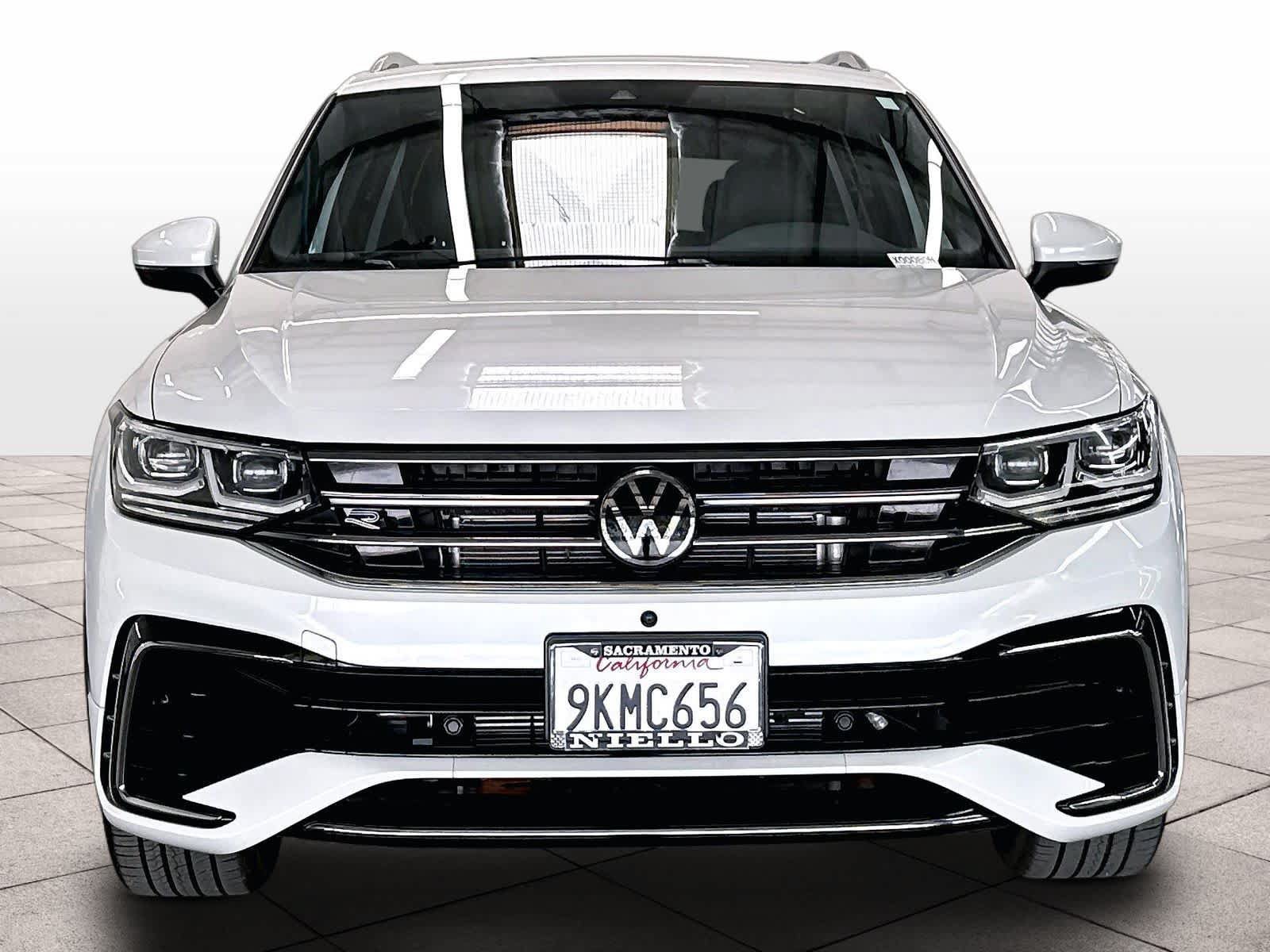 Used 2024 Volkswagen Tiguan SEL R-Line AWD/4WD image 2