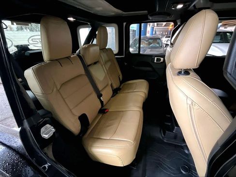 Used 2018 Jeep Wrangler Unlimited Sahara image 20