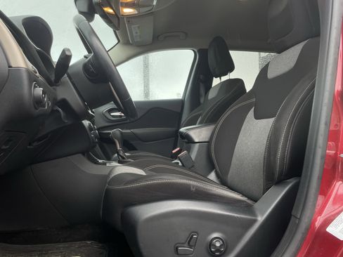 Used 2014 Jeep Cherokee Latitude w/ Comfort/Convenience Group image 12