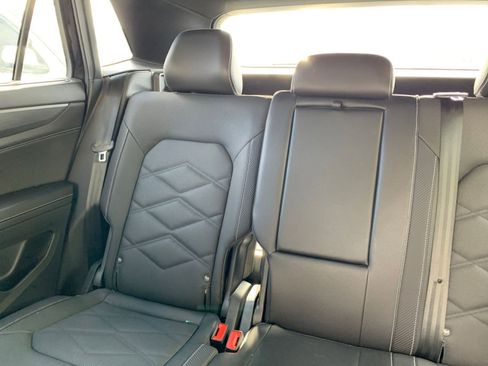 Used 2025 Volkswagen Atlas Cross Sport SE image 39