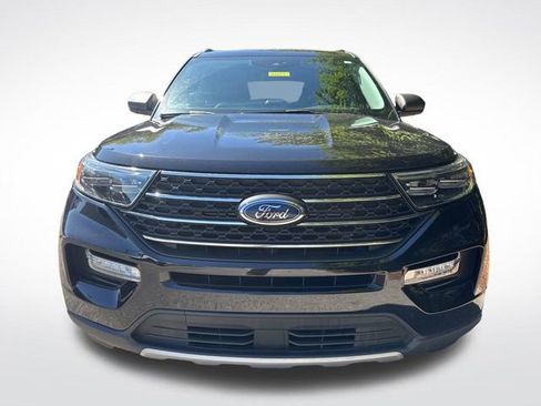 Used 2022 Ford Explorer XLT w/ Equipment Group 202A image 8