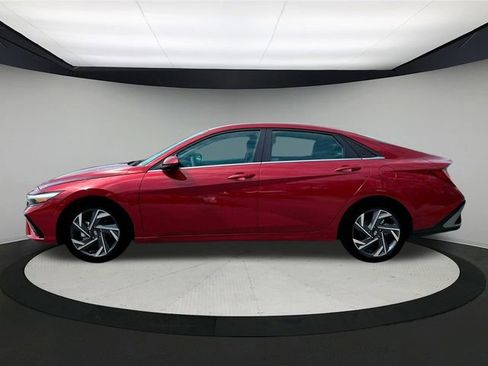 New 2024 Hyundai Elantra SEL w/ Convenience Package image 3