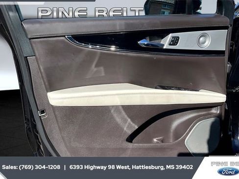 Used 2022 Lincoln Nautilus Black Label w/ Class II Trailer Tow Package image 17