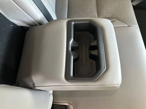 Used 2025 Toyota Tundra Limited AWD/4WD image 32