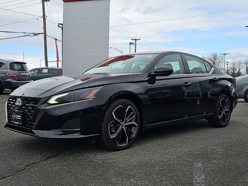 Used 2025 Nissan Altima 2.5 SR AWD/4WD image 3