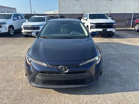 Used 2024 Toyota Corolla LE FWD image 2