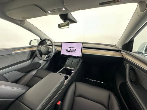 Used 2022 Tesla Model Y Long Range image 2