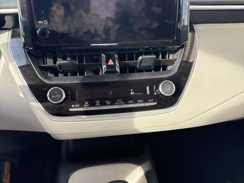 Used 2025 Toyota Corolla LE image 8